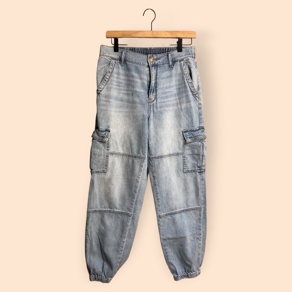 American Eagle Outfitters Light Wash Denim Cargo Joggers Jeans Pants Women’s 6